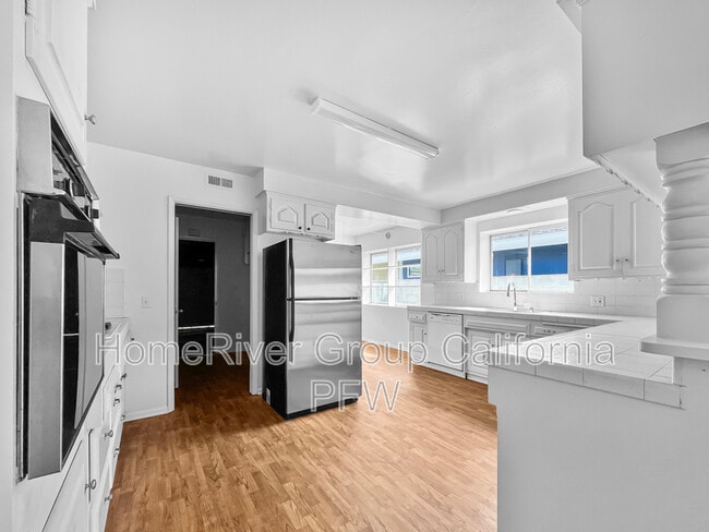 Building Photo - 5060 Sealane Way