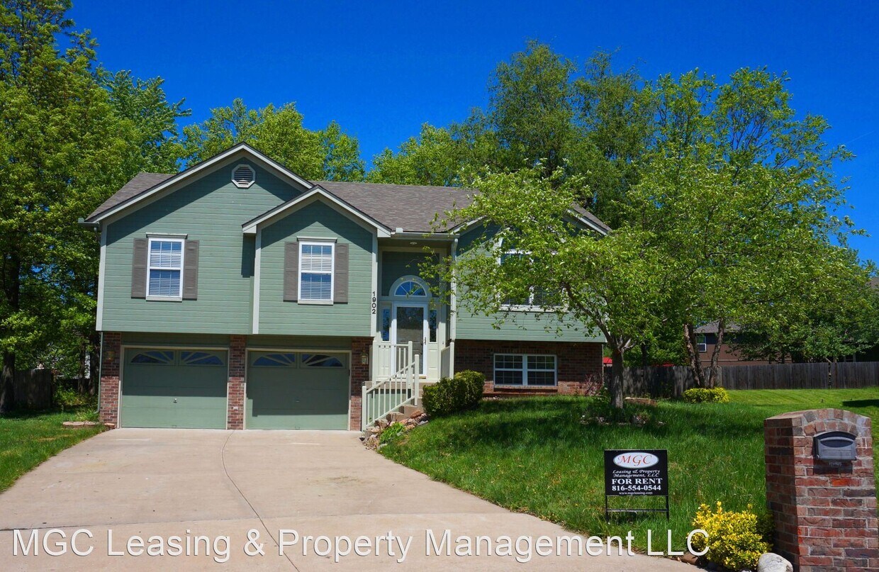 1902 Arapahoe Ct, Greenwood, MO 64034 House Rental in Greenwood, MO