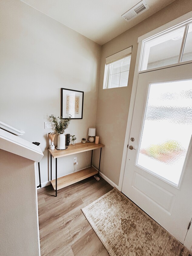 Foto principal - 8722 E Gilman Ave