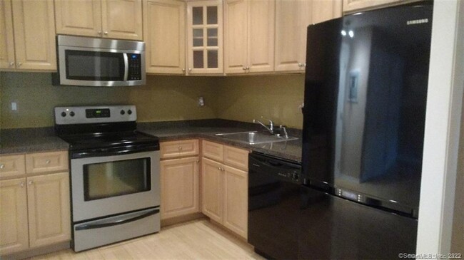 Building Photo - 1000 Cromwell Hills Dr