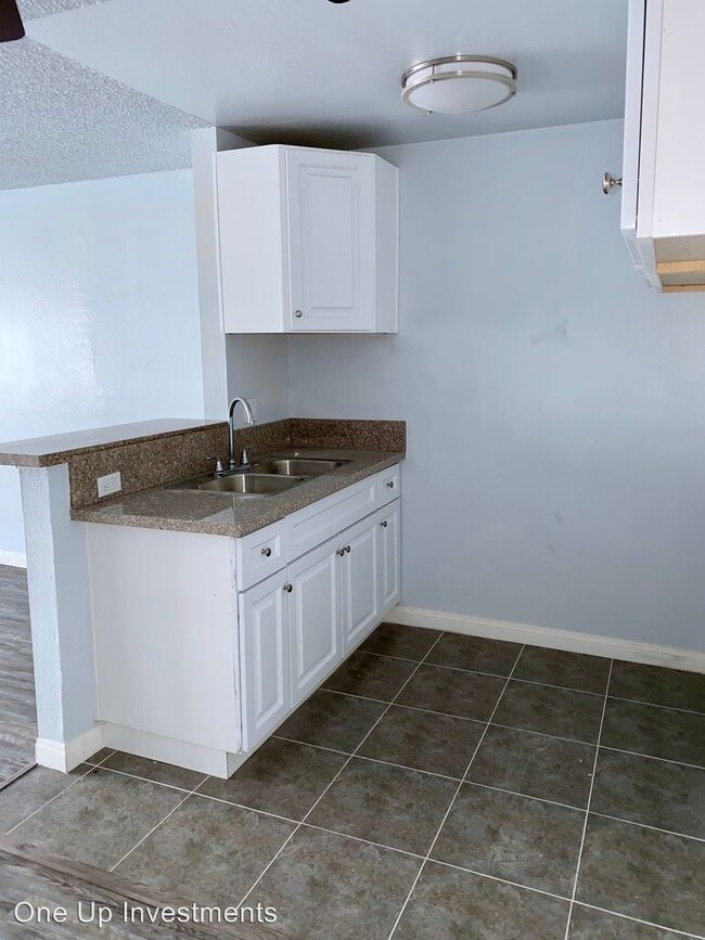 Building Photo - 1 br, 1 bath Apartment - 21106 Parthenia St.