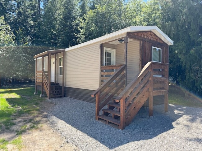 Building Photo - 2 Bedroom 2 Bath Home with Off Street Parking Available in Sagle!