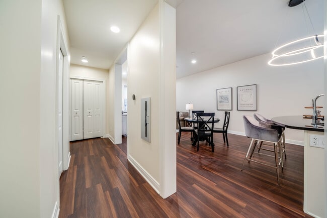 Cuadrado 204 - Peregrine Square