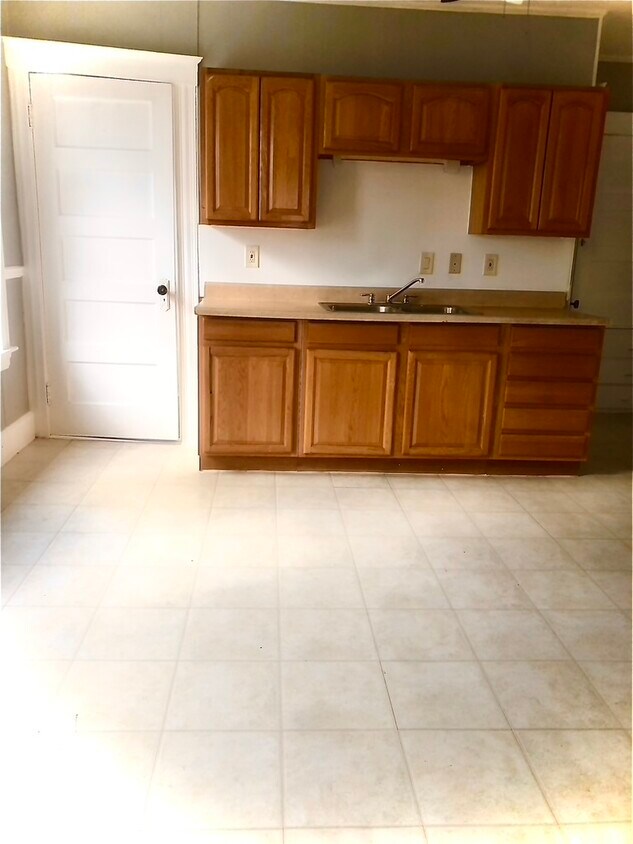 24 Simonds St Unit 2, Fitchburg, MA 01420 Condo for Rent in Fitchburg