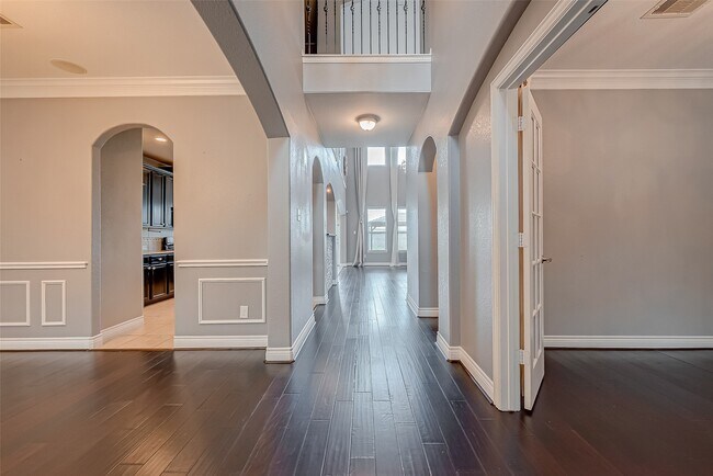 Foto del edificio - 7710 Eastwood Lake Ln