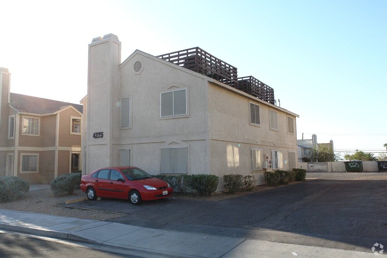 Building Photo - Village At Washington