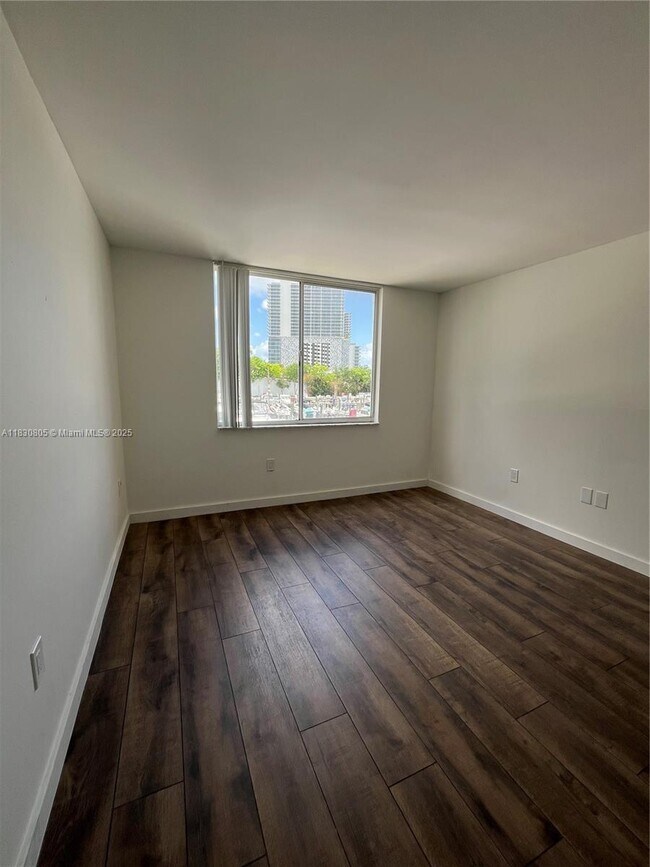Foto del edificio - 1720 NW N River Dr