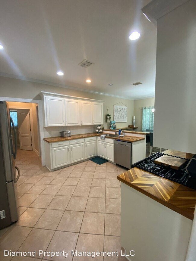 Building Photo - 4 br, 3 bath House - 2540 Bloomfield