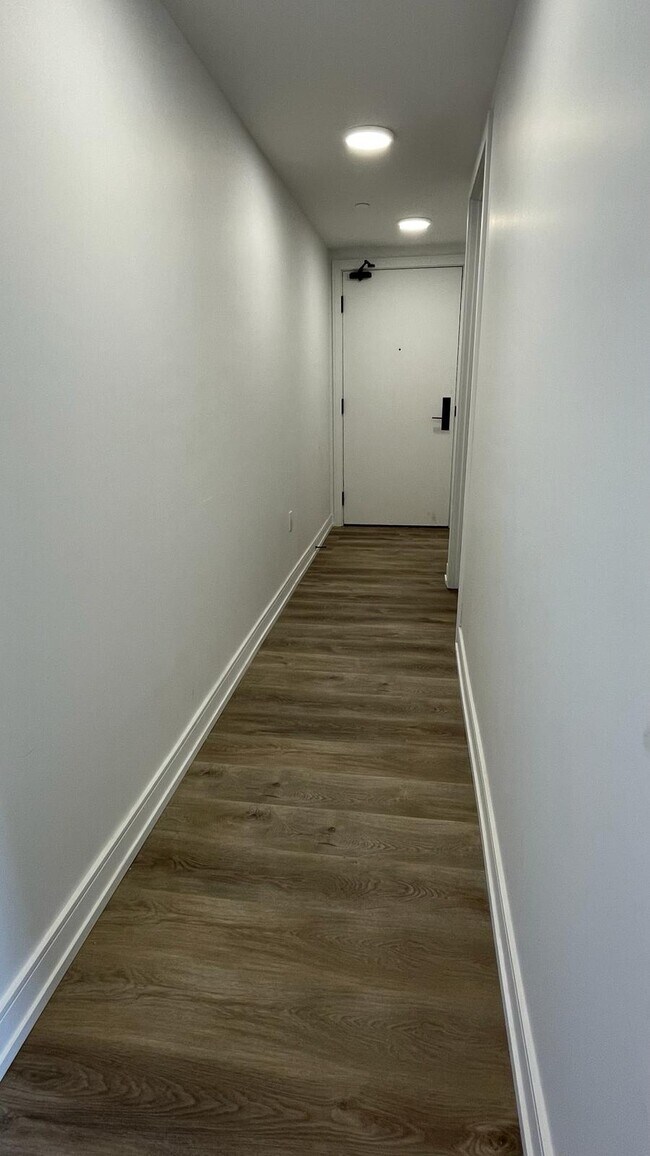 Hallway in the room - 1 Jarvis St