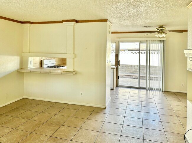 Building Photo - 6123 Meadow View Ln