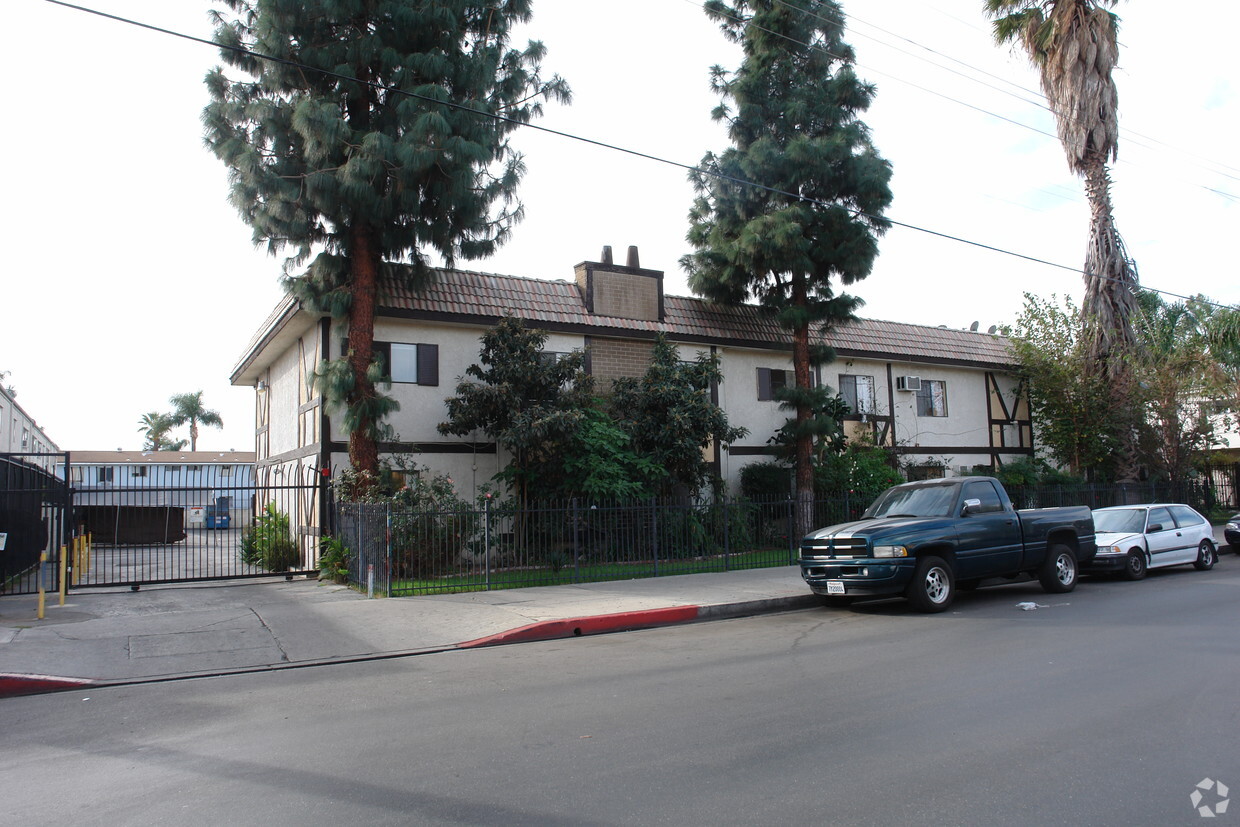 Primary Photo - 14662 Rayen St