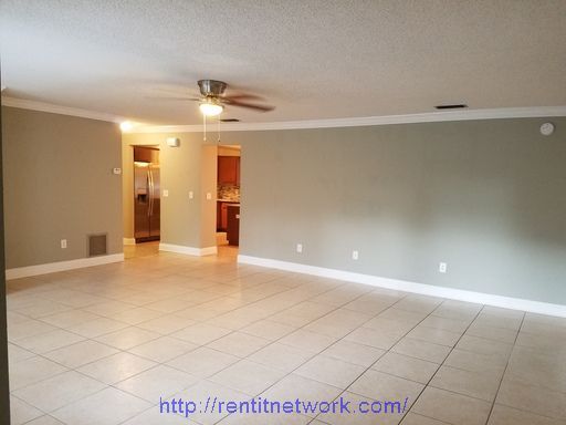 Building Photo - 2205 Cypress Point Dr E