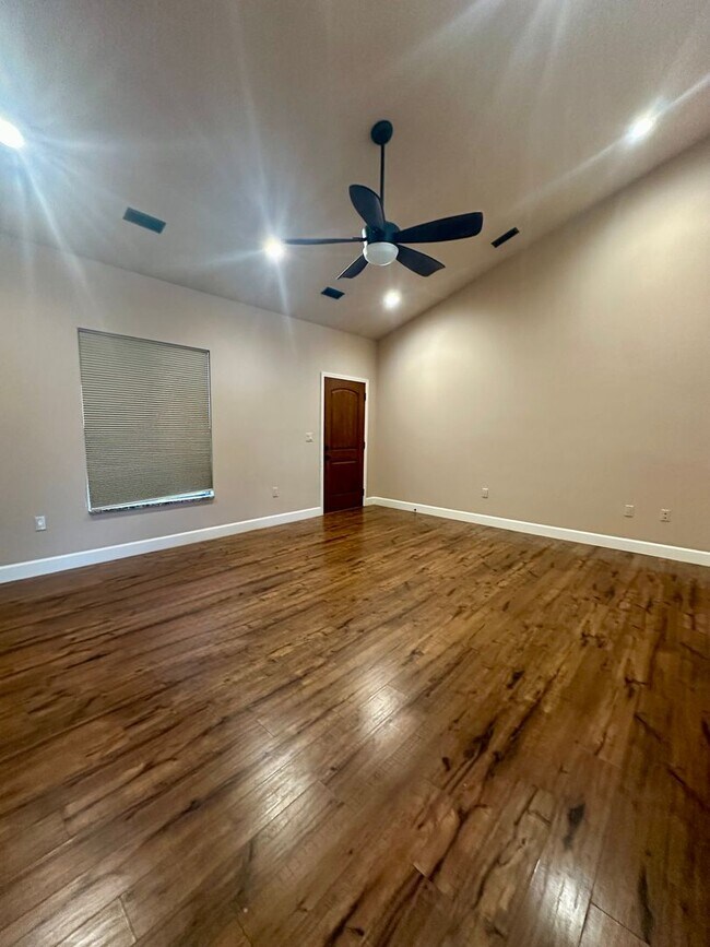 Foto del edificio - 1250-MF2-IO