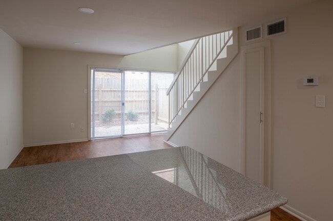 Building Photo - Patiohouse Apartments
