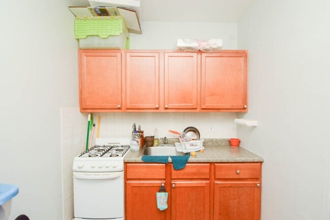 Building Photo - 1712 W Estes Ave