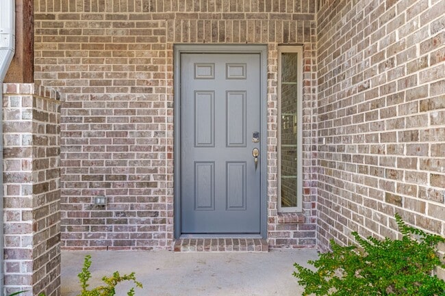 Building Photo - 407 Saddle Ln