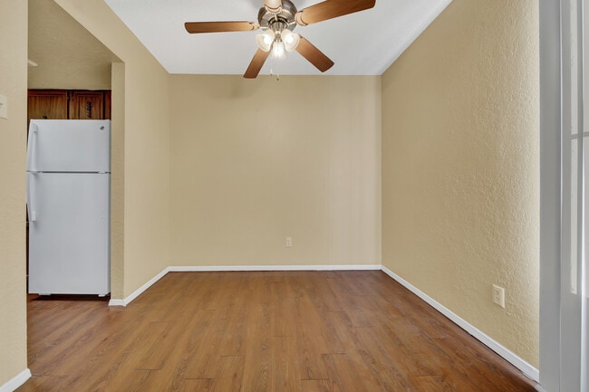 Interior Photo - Vista Ventana