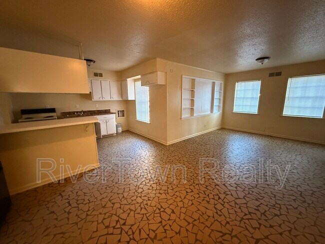 Foto del edificio - 5176 Sea Shore Rd