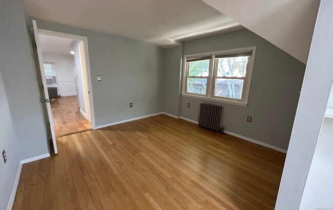 Foto del edificio - 231 Hendrickson Ave