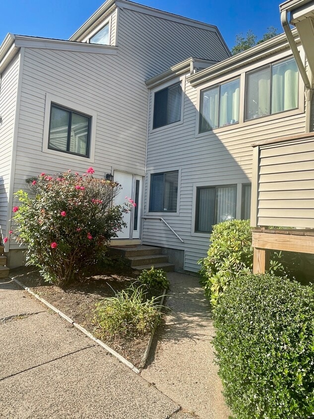 Primary Photo - 310 Brittany Farms Rd