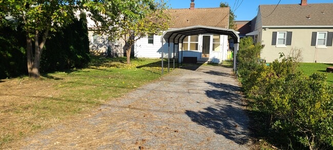 Building Photo - 1232 Elm St
