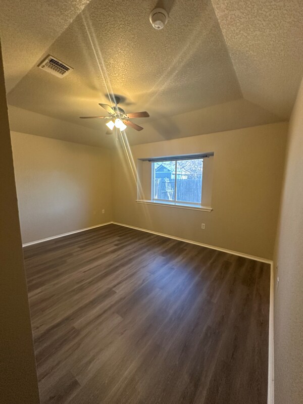 Foto del edificio - 3010 Ivy Ridge Ln