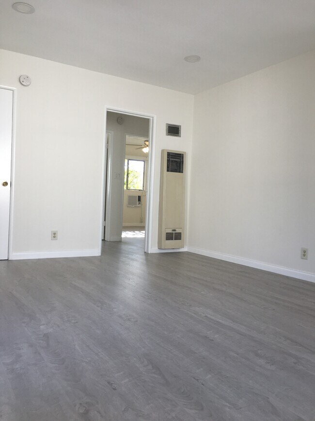 Building Photo - 103 S Roosevelt Ave