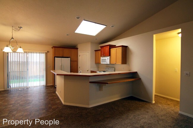 Foto del edificio - 3 br, 2 bath House - 5979 N Chad Evert Ln