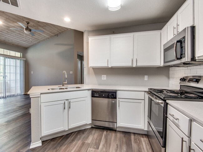Building Photo - Rancho Mirage