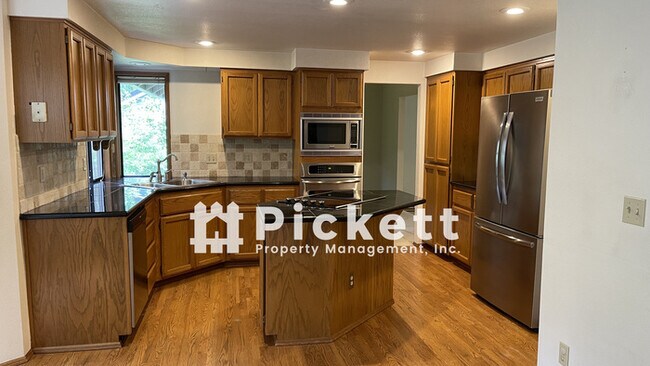 Building Photo - 3 Bedroom House in McCormick Woods