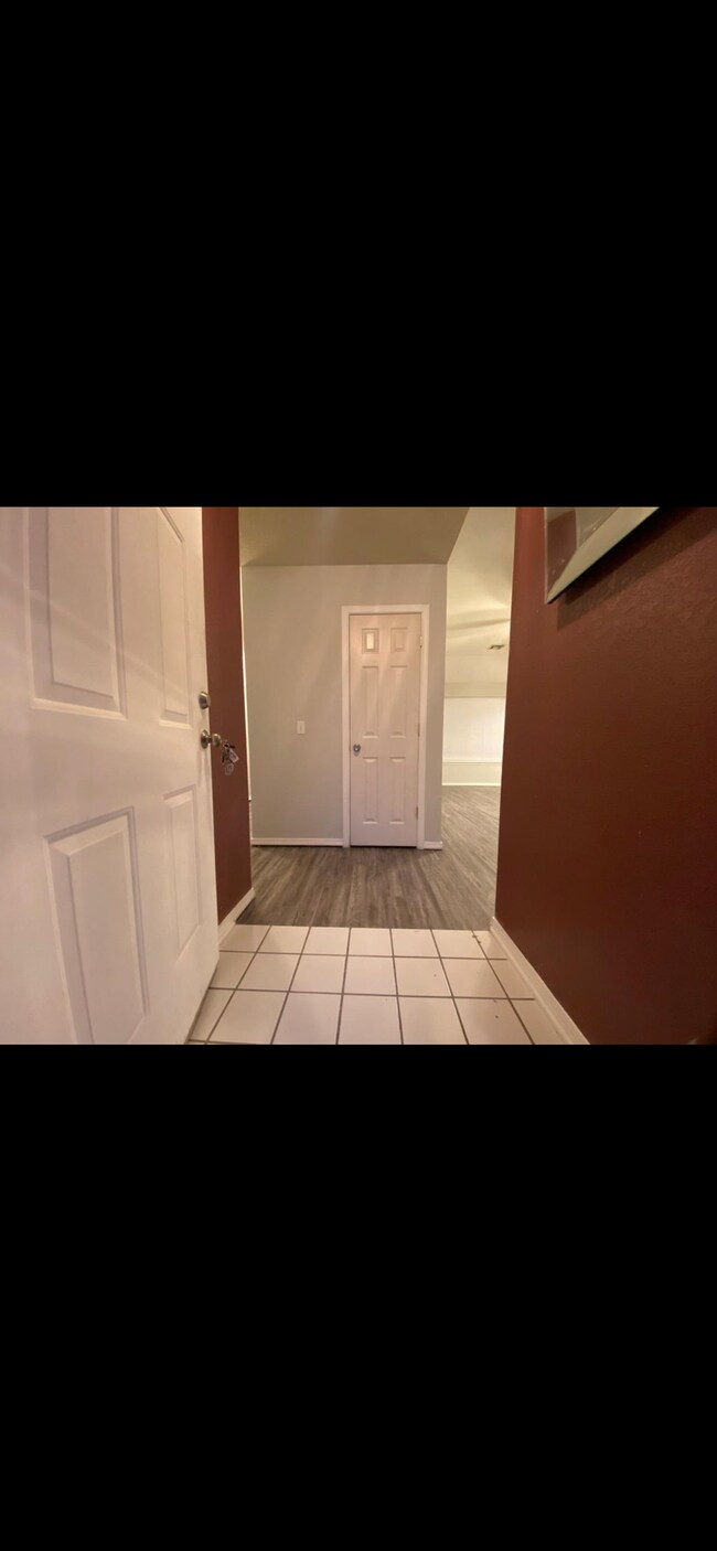 Building Photo - 725 Peppertree Ct