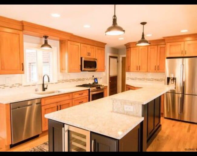 Building Photo - 36 Meadow Dr