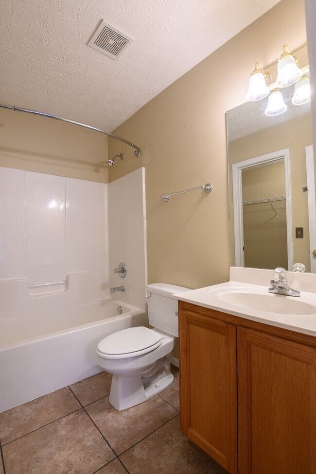 Building Photo - Taleeda 444-446