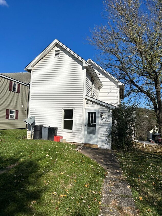 726 W Water St Unit 7263, Bellefonte, PA 16823 Room for Rent in Bellefonte, PA