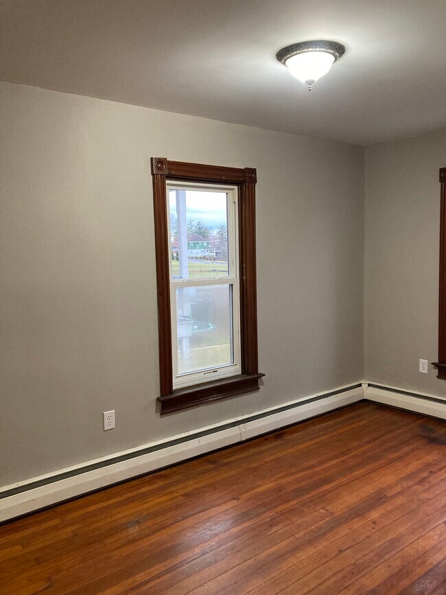 Foto del edificio - 93 E Main St