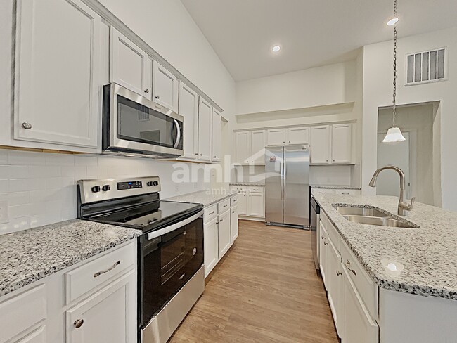 Building Photo - 216 Glenwood Dr