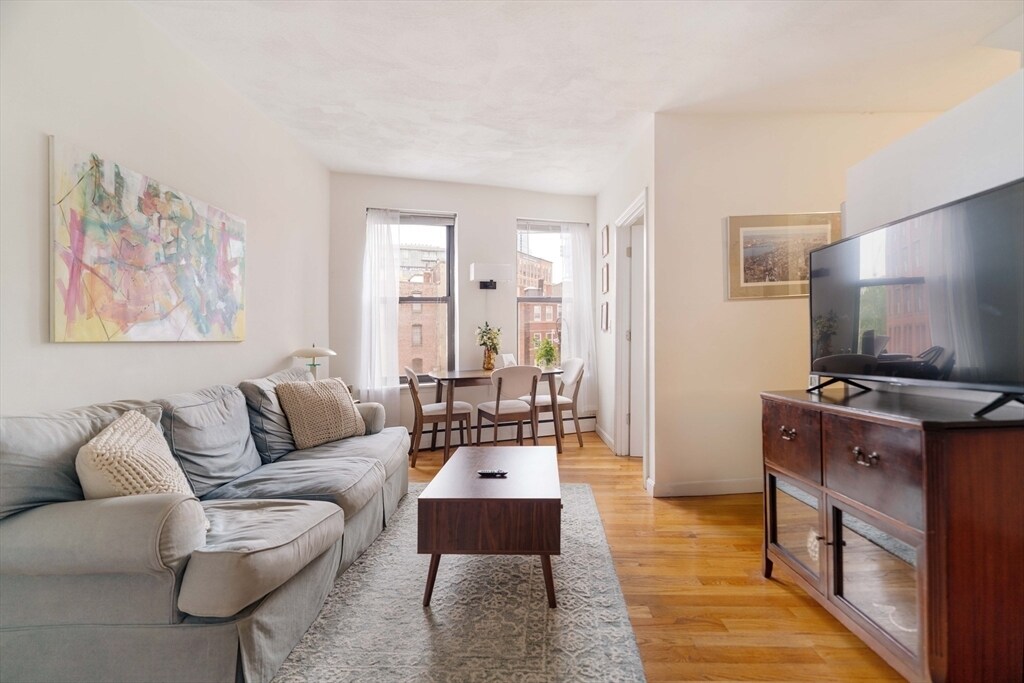 Primary Photo - 17 Margin St