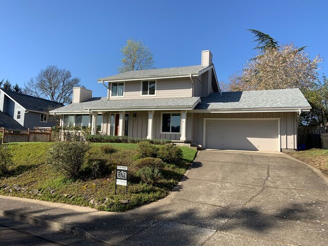 Foto del edificio - 3790 NW Wisteria Way