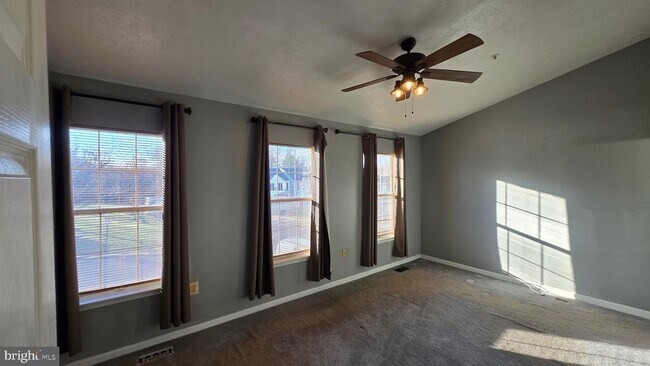 Building Photo - 6565 Ronald Rd