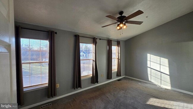 Foto del edificio - 6565 Ronald Rd