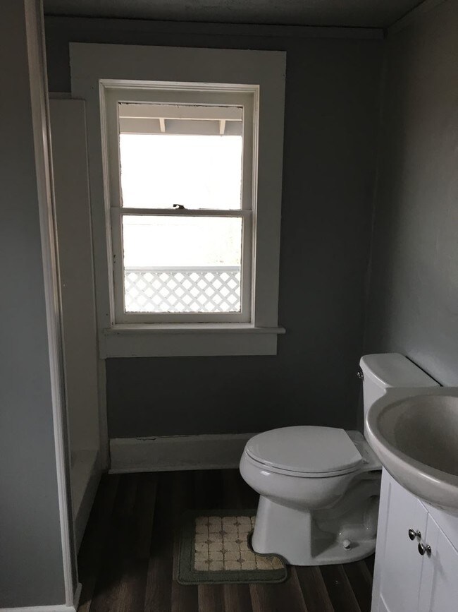 Building Photo - 2 br, 1 bath House - 431 Covert Rd
