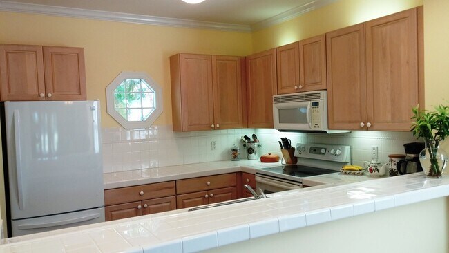 Building Photo - 205 Golf Club Dr