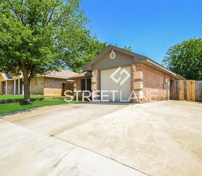 Foto del edificio - Charming 3 Bed 2 Bath Home Ready for Rent!