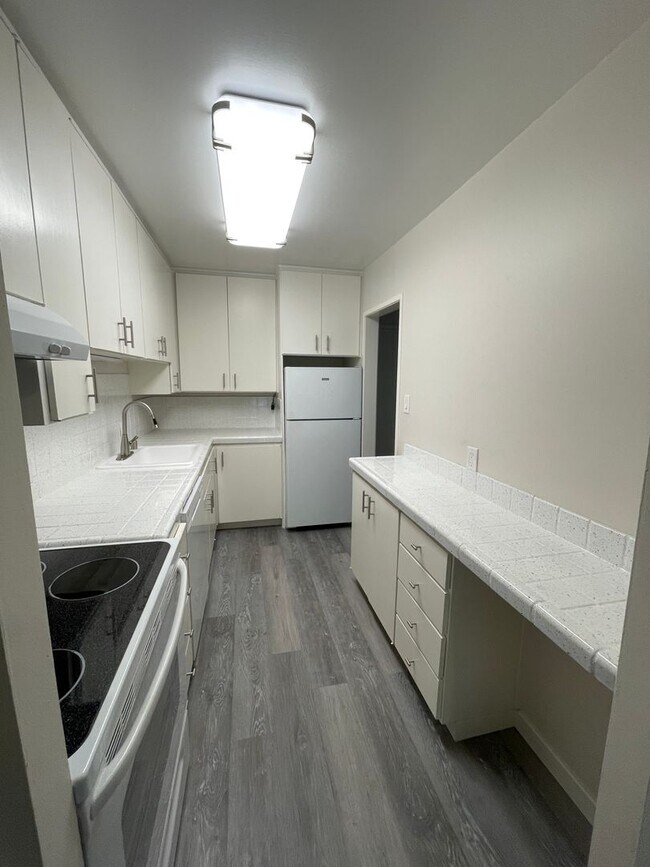 902 Peninsula Ave Unit 217, San Mateo, CA 94401 Condo for Rent in San