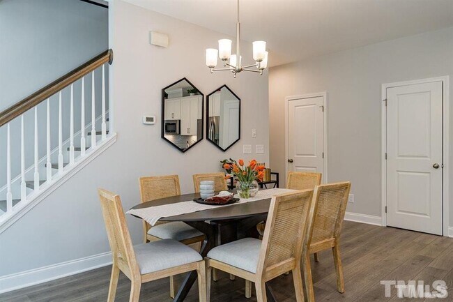 Foto del edificio - 6504 Amber Springs Dr