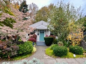 Building Photo - 526 N 84th St