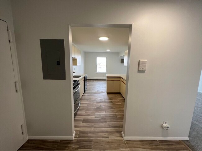 Building Photo - 83 Riverview Ct