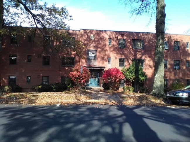 Building Photo - 411 Hoodridge Dr