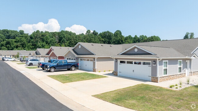 Building Photo - Redwood Hickory