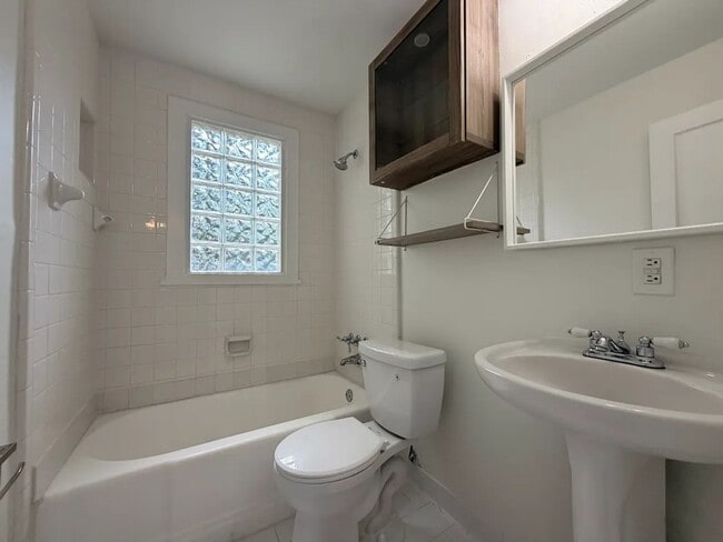 Building Photo - 2 Bed 1 Bath in Atlanta!